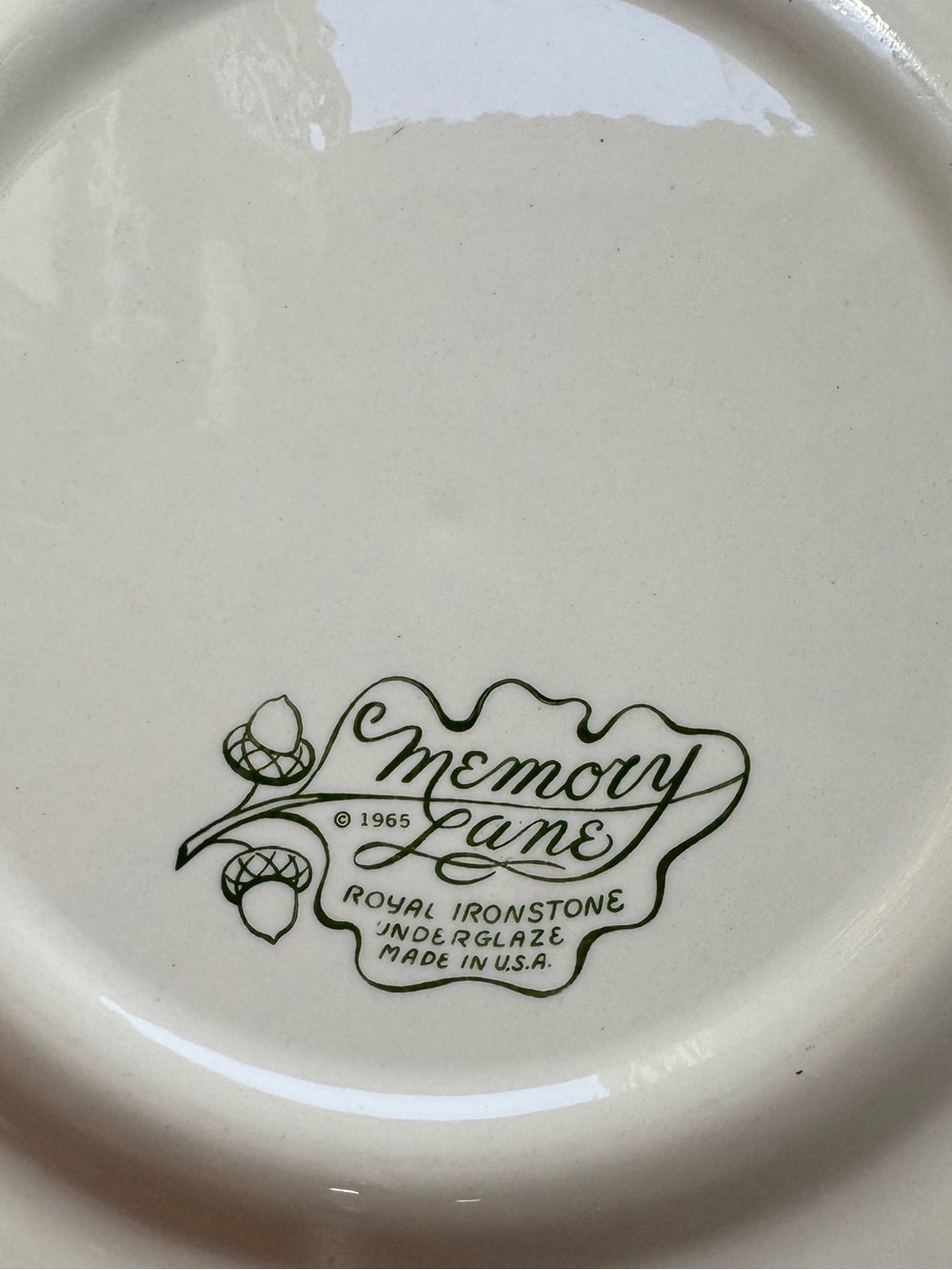 Vintage 1965 Royal
China "Memory Lane"
Red Transferware Dinner
Plate - Picture 4 of 4